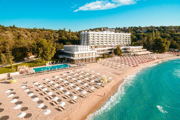 Palace Hotel - Sunny Day Resort