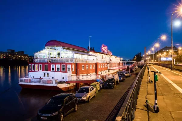 Botel Albatros