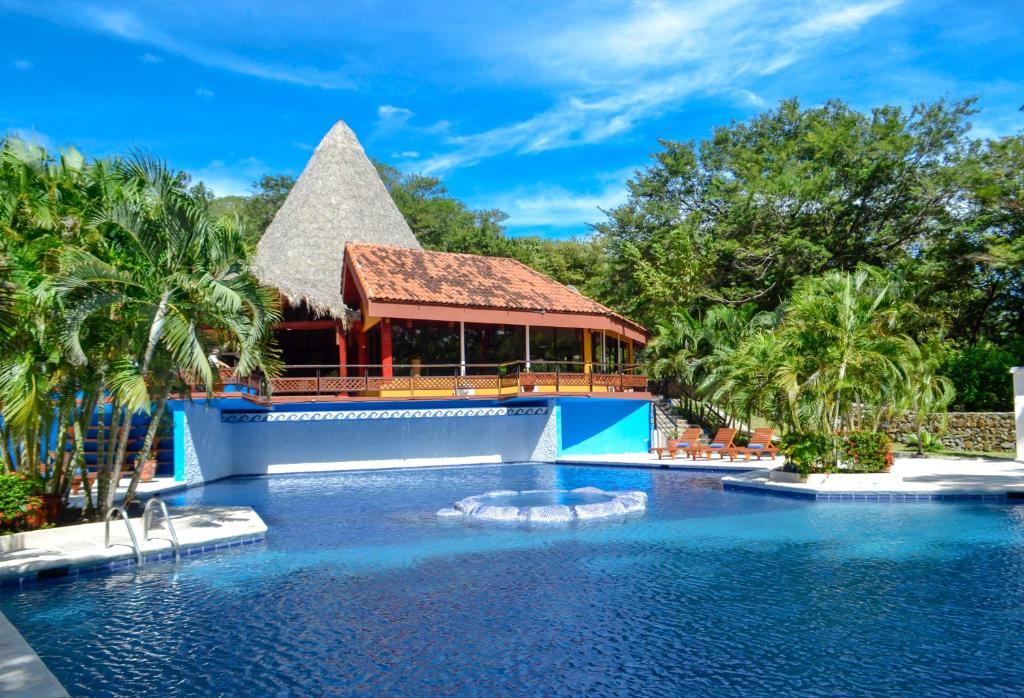 Papagayo Golden Palms Beachfront Hotel