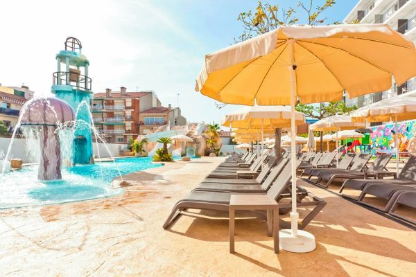 30 Degrees Hotel Pineda Splash